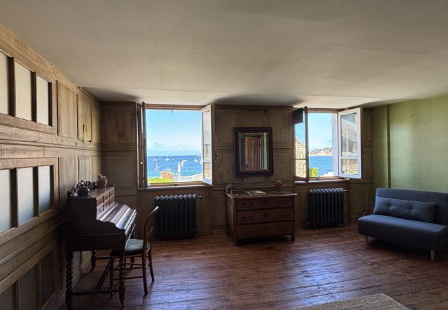 Ferienhaus in Penvénan - hjem · Port Blanc A breathtaking setting facing th Ferienhaus in Penvénan - hjem · Port Blanc A breathtaking setting facing th