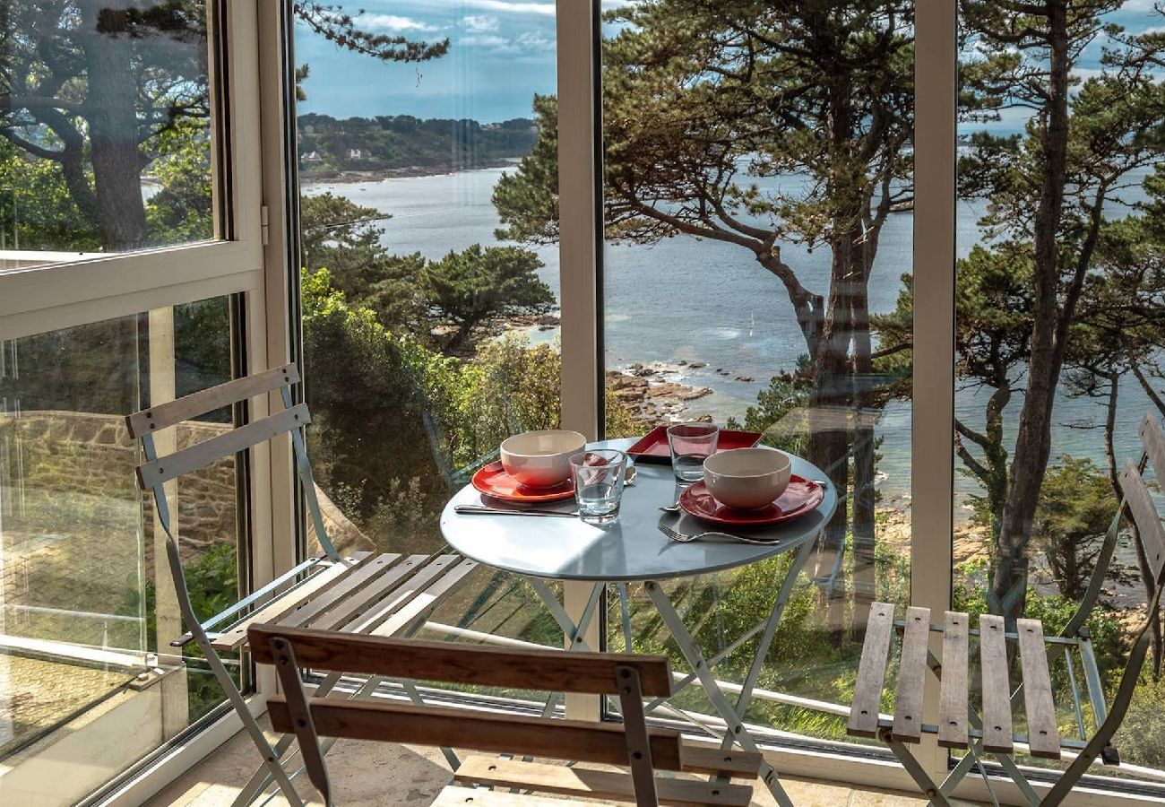 Ferienhaus in Perros-Guirec - La loge · La Loge House overlooking the sea in Per