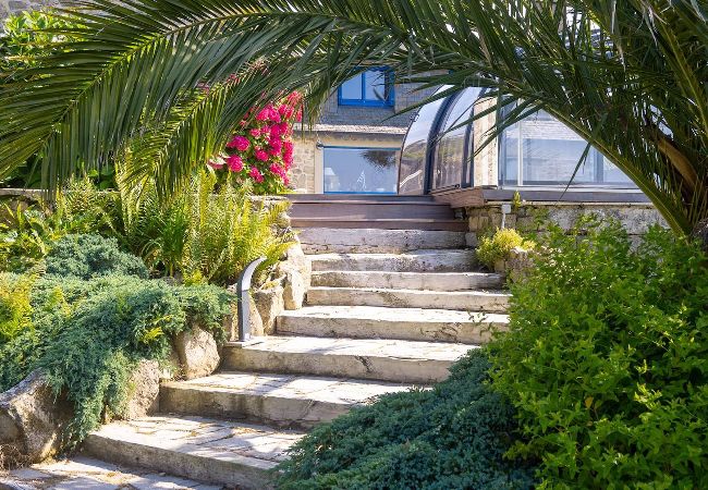 Ferienhaus in Trébeurden - Ty goas treiz · Ty Goas Treiz Pool and view Ferienhaus in Trébeurden - Ty goas treiz · Ty Goas Treiz Pool and view