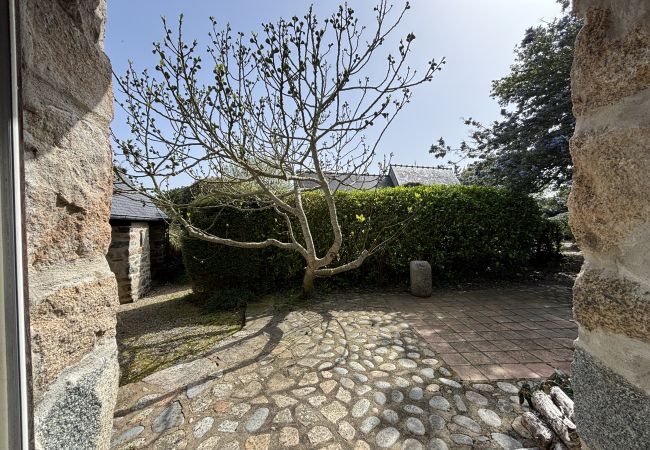 Ferienhaus in Plougrescant - Douarenn Braz · Douarenn Braz a haven of peace Ferienhaus in Plougrescant - Douarenn Braz · Douarenn Braz a haven of peace