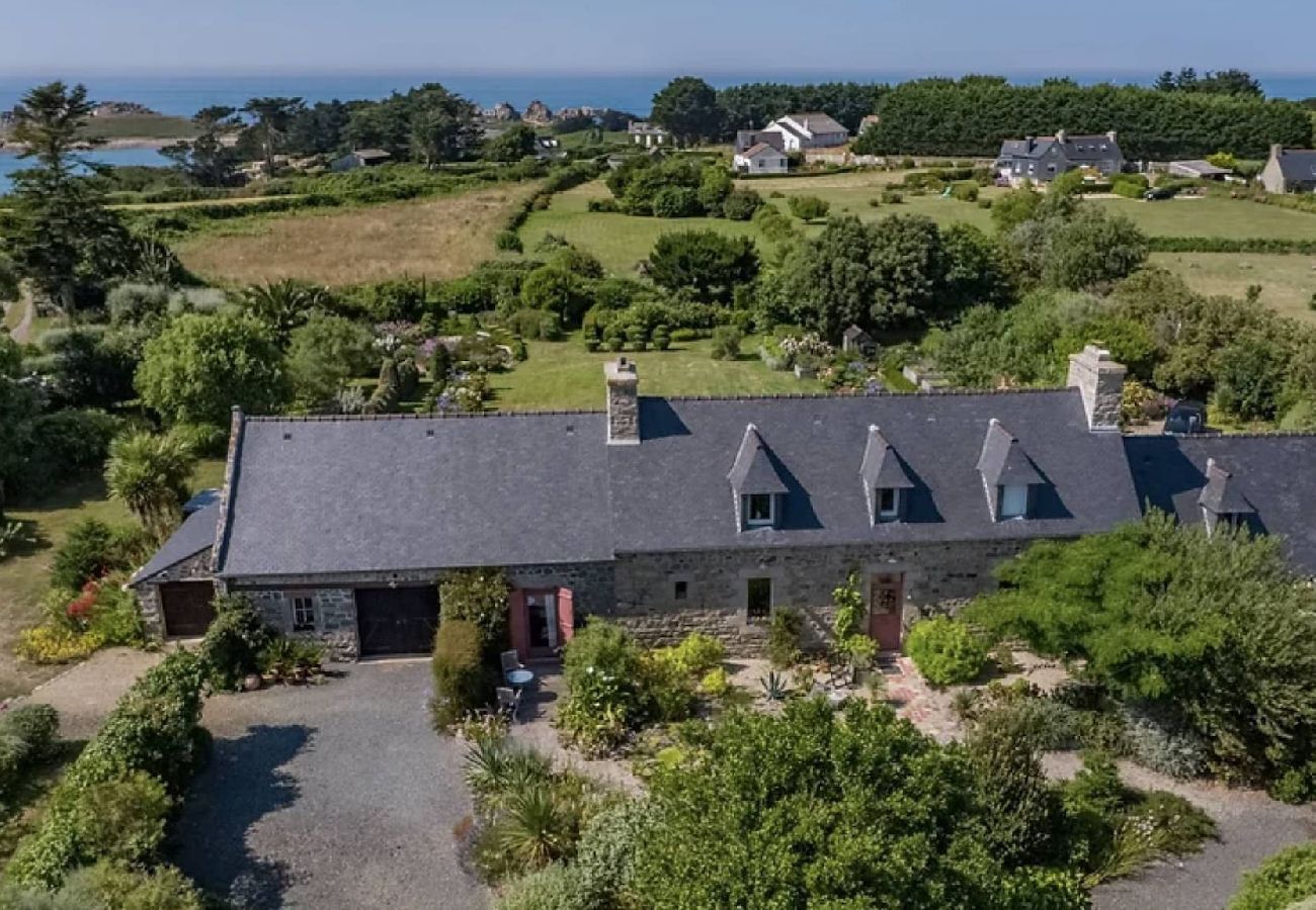 Ferienhaus in Plougrescant - Douarenn Braz · Douarenn Braz a haven of peace