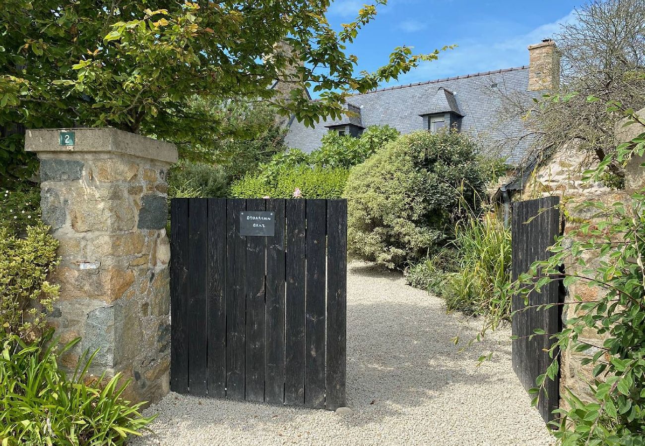Ferienhaus in Plougrescant - Douarenn Braz · Douarenn Braz a haven of peace