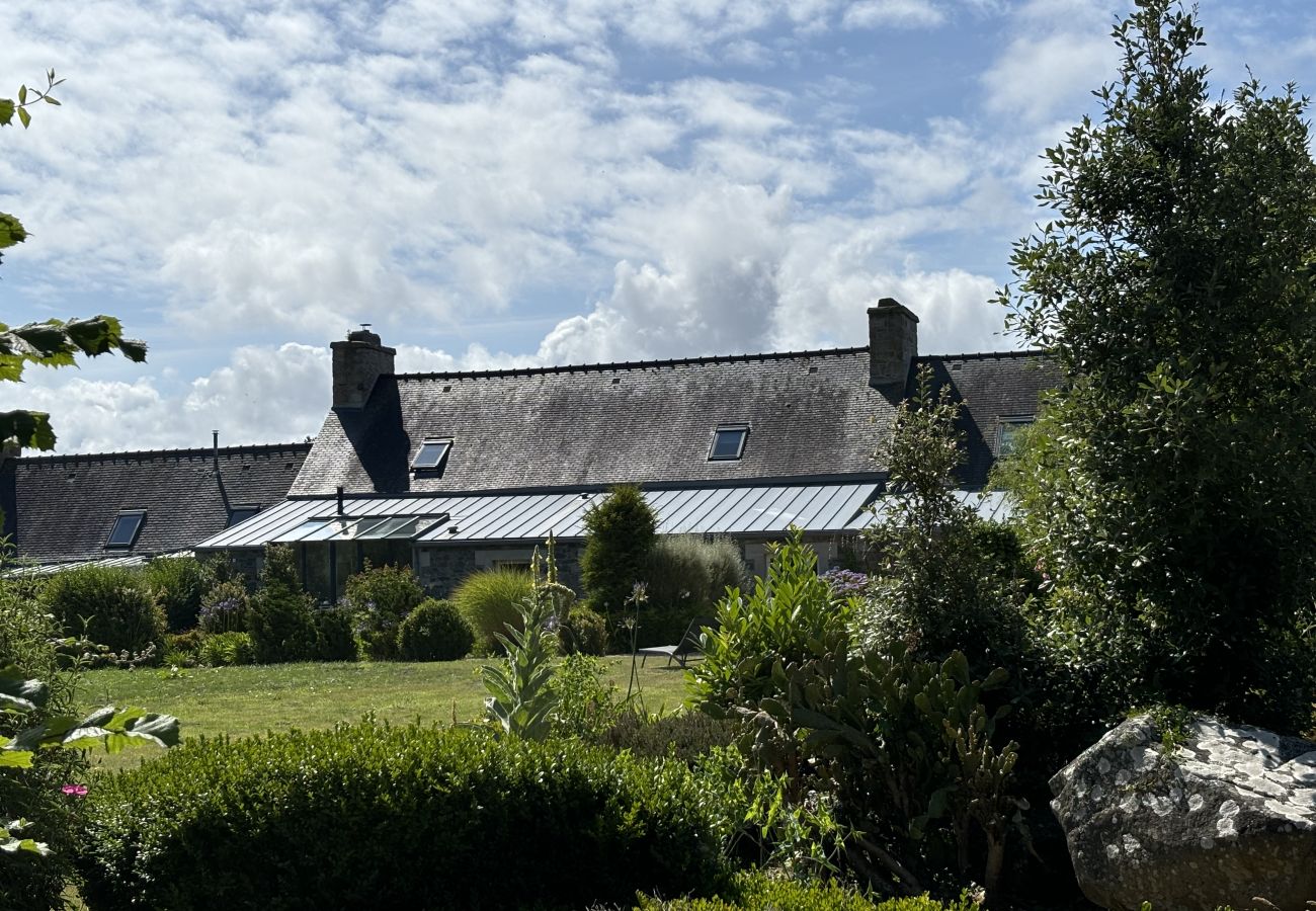 Ferienhaus in Plougrescant - Douarenn Braz · Douarenn Braz a haven of peace