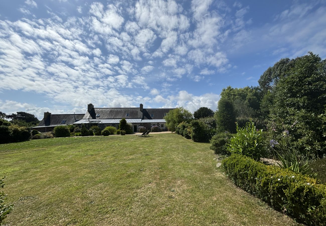 Ferienhaus in Plougrescant - Douarenn Braz · Douarenn Braz a haven of peace