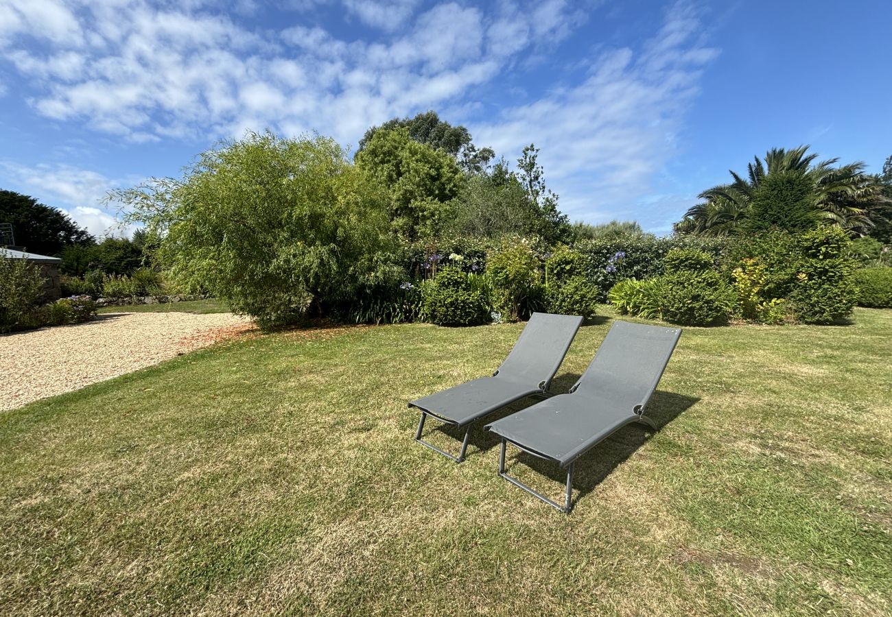 Ferienhaus in Plougrescant - Douarenn Braz · Douarenn Braz a haven of peace