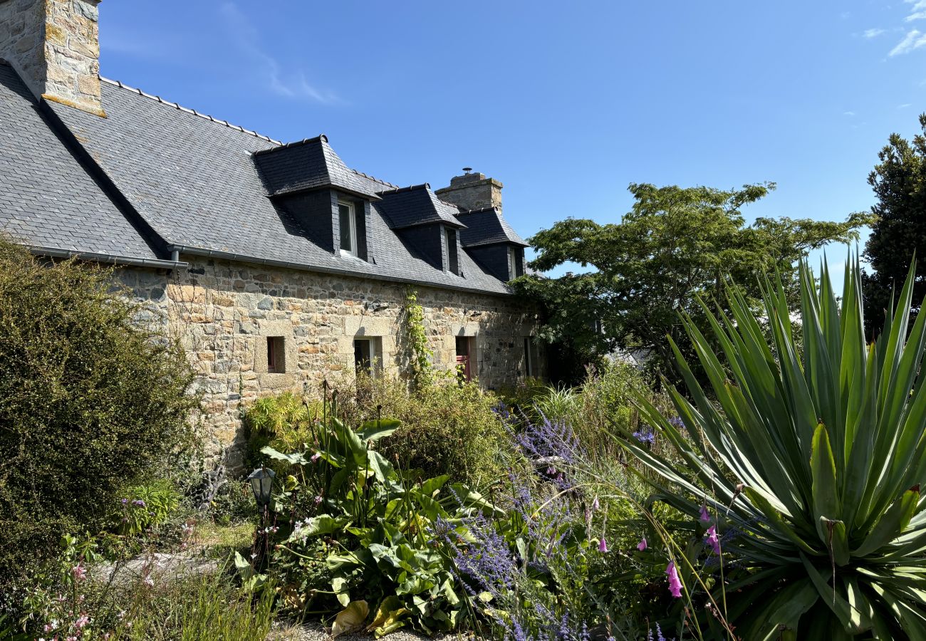 Ferienhaus in Plougrescant - Douarenn Braz · Douarenn Braz a haven of peace