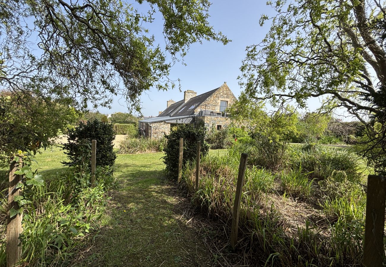 Ferienhaus in Plougrescant - Douarenn Braz · Douarenn Braz a haven of peace