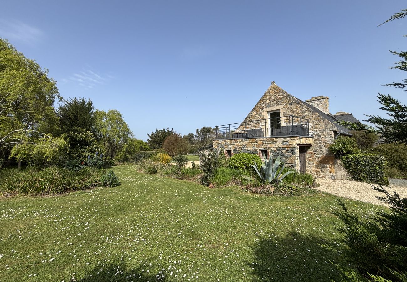 Ferienhaus in Plougrescant - Douarenn Braz · Douarenn Braz a haven of peace