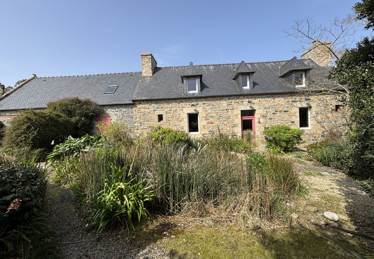 Ferienhaus in Plougrescant - Douarenn Braz · Douarenn Braz a haven of peace