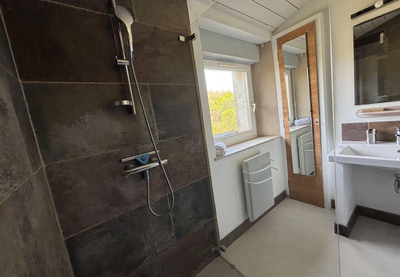 Ferienhaus in Plougrescant - Douarenn Braz · Douarenn Braz a haven of peace