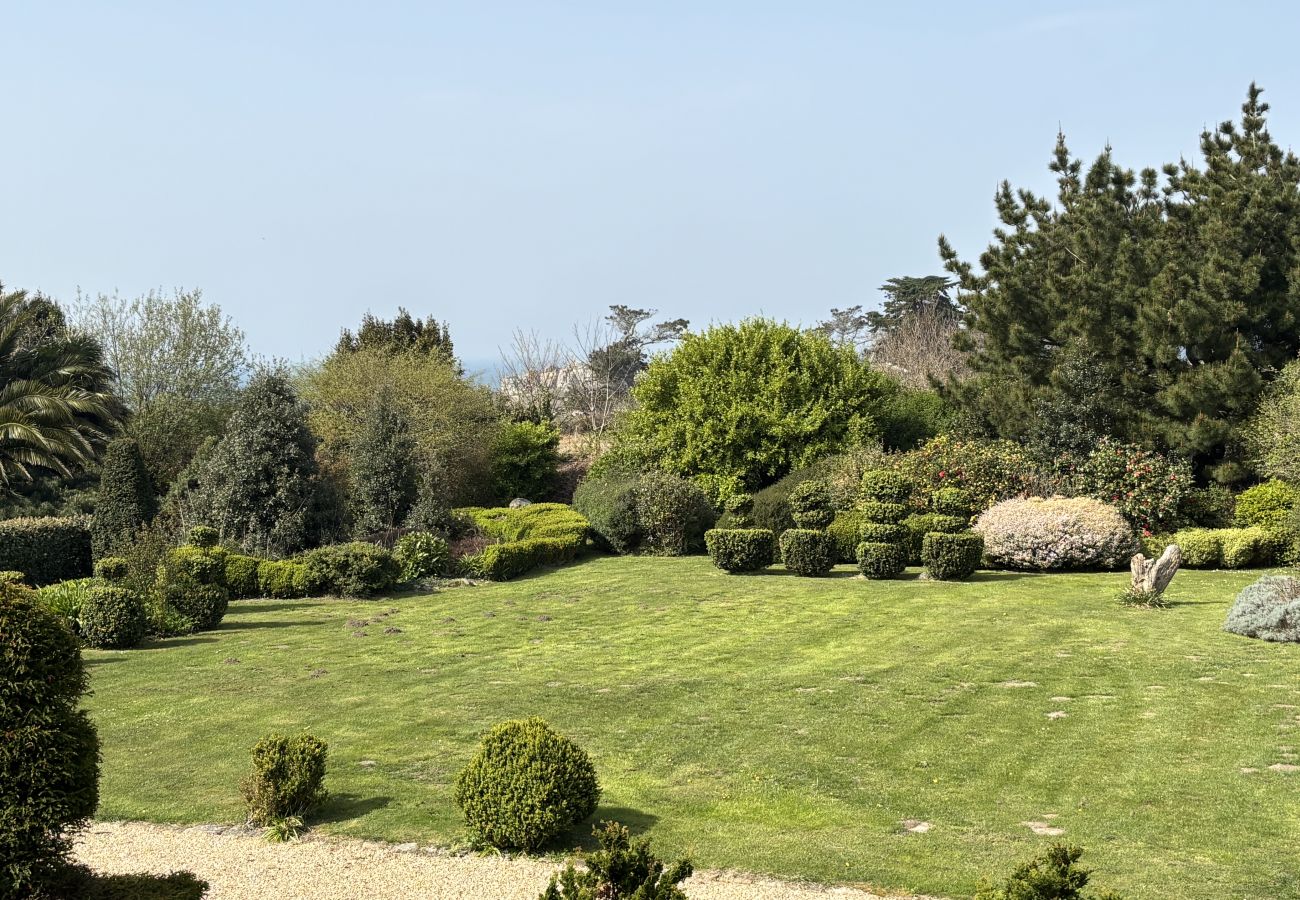 Ferienhaus in Plougrescant - Douarenn Braz · Douarenn Braz a haven of peace