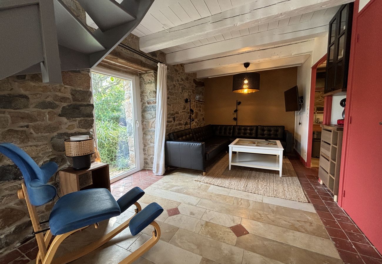 Ferienhaus in Plougrescant - Douarenn Braz · Douarenn Braz a haven of peace