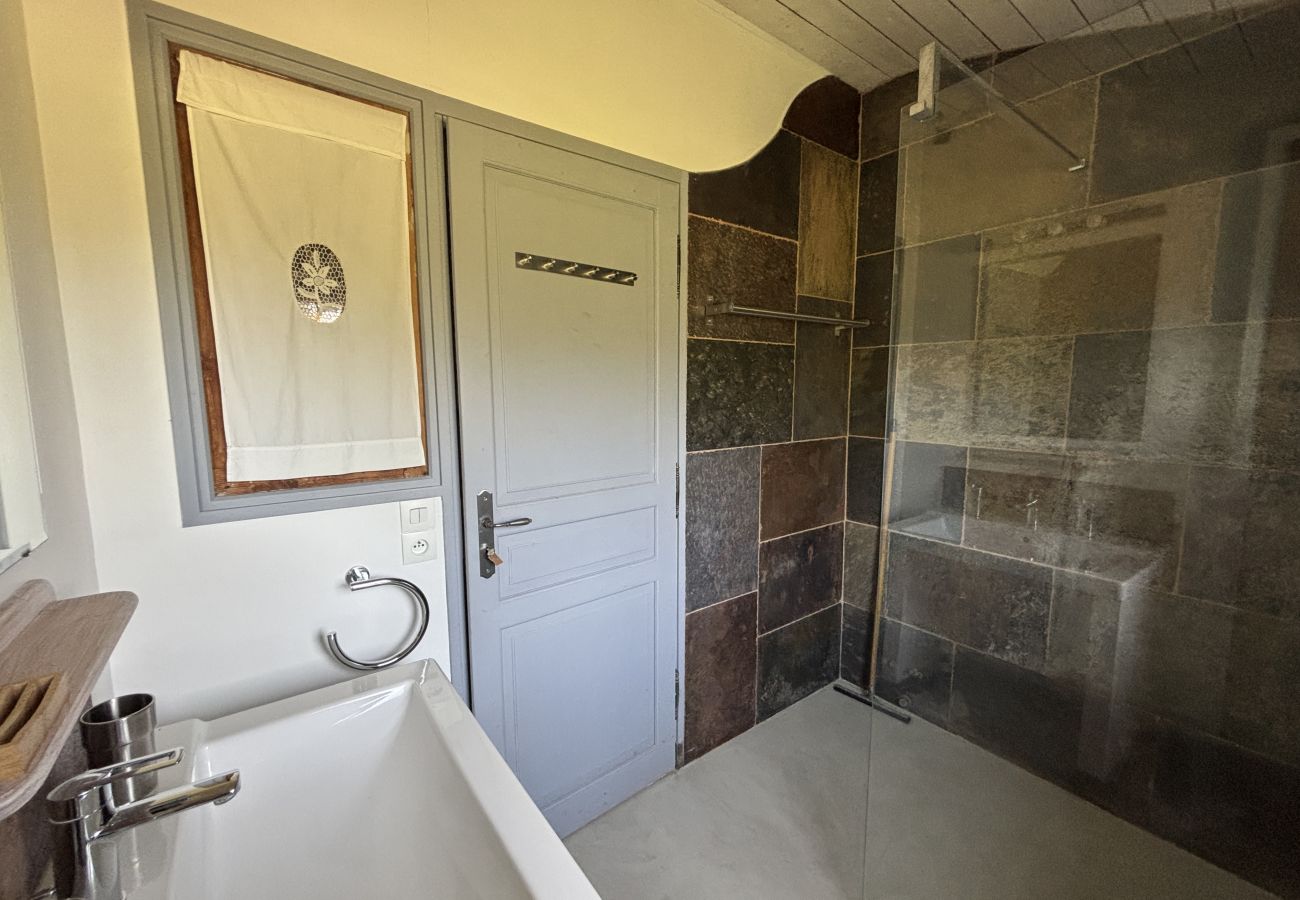 Ferienhaus in Plougrescant - Douarenn Braz · Douarenn Braz a haven of peace