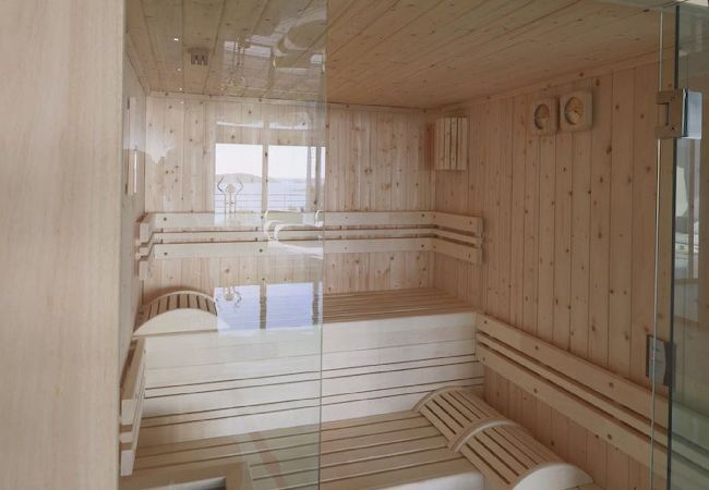 Villa in Pleumeur-Bodou - Villa Agapanthes · Facing the sea, indoor pool. Villa in Pleumeur-Bodou - Villa Agapanthes · Facing the sea, indoor pool.