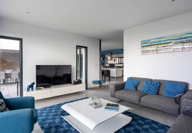 Villa in Pleumeur-Bodou - Villa Agapanthes · Facing the sea, indoor pool. Villa in Pleumeur-Bodou - Villa Agapanthes · Facing the sea, indoor pool.