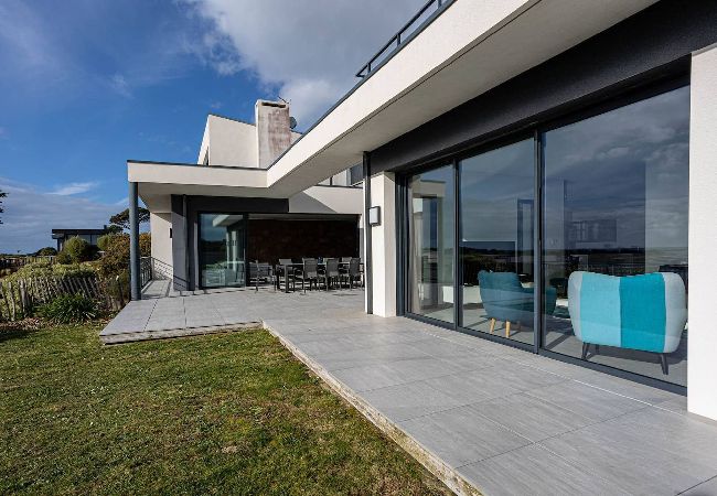 Villa in Pleumeur-Bodou - Villa Agapanthes · Facing the sea, indoor pool. Villa in Pleumeur-Bodou - Villa Agapanthes · Facing the sea, indoor pool.