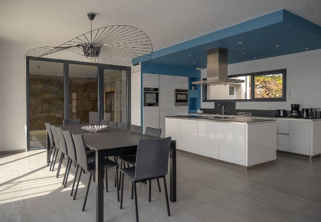 Villa in Pleumeur-Bodou - Villa Agapanthes · Facing the sea, indoor pool. Villa in Pleumeur-Bodou - Villa Agapanthes · Facing the sea, indoor pool.