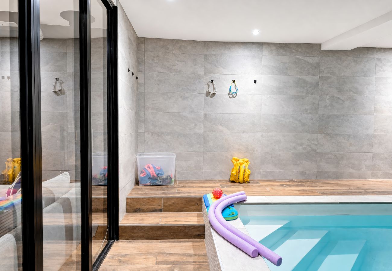 Villa in Perros-Guirec - Villa du port . Perros-Guirec · Piscine interieure