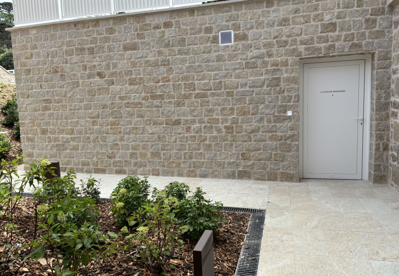 Ferienwohnung in Trébeurden - LA ROCHE MIGNONNE T3 · T3 Beach access and indoor