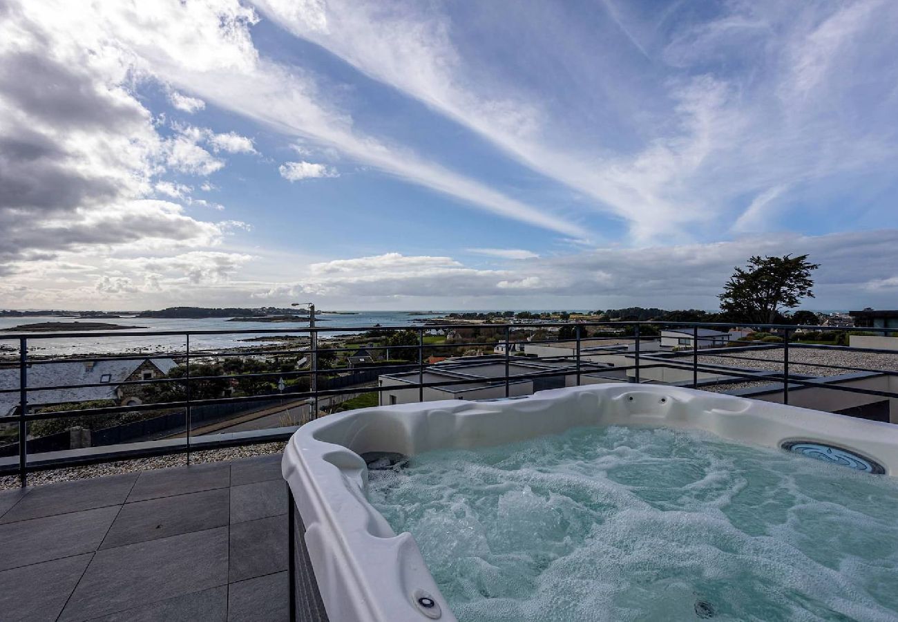 Villa with spa and sea view