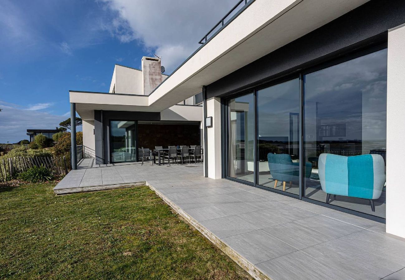 Villa in Pleumeur-Bodou - Villa Agapanthes · Facing the sea, indoor pool.