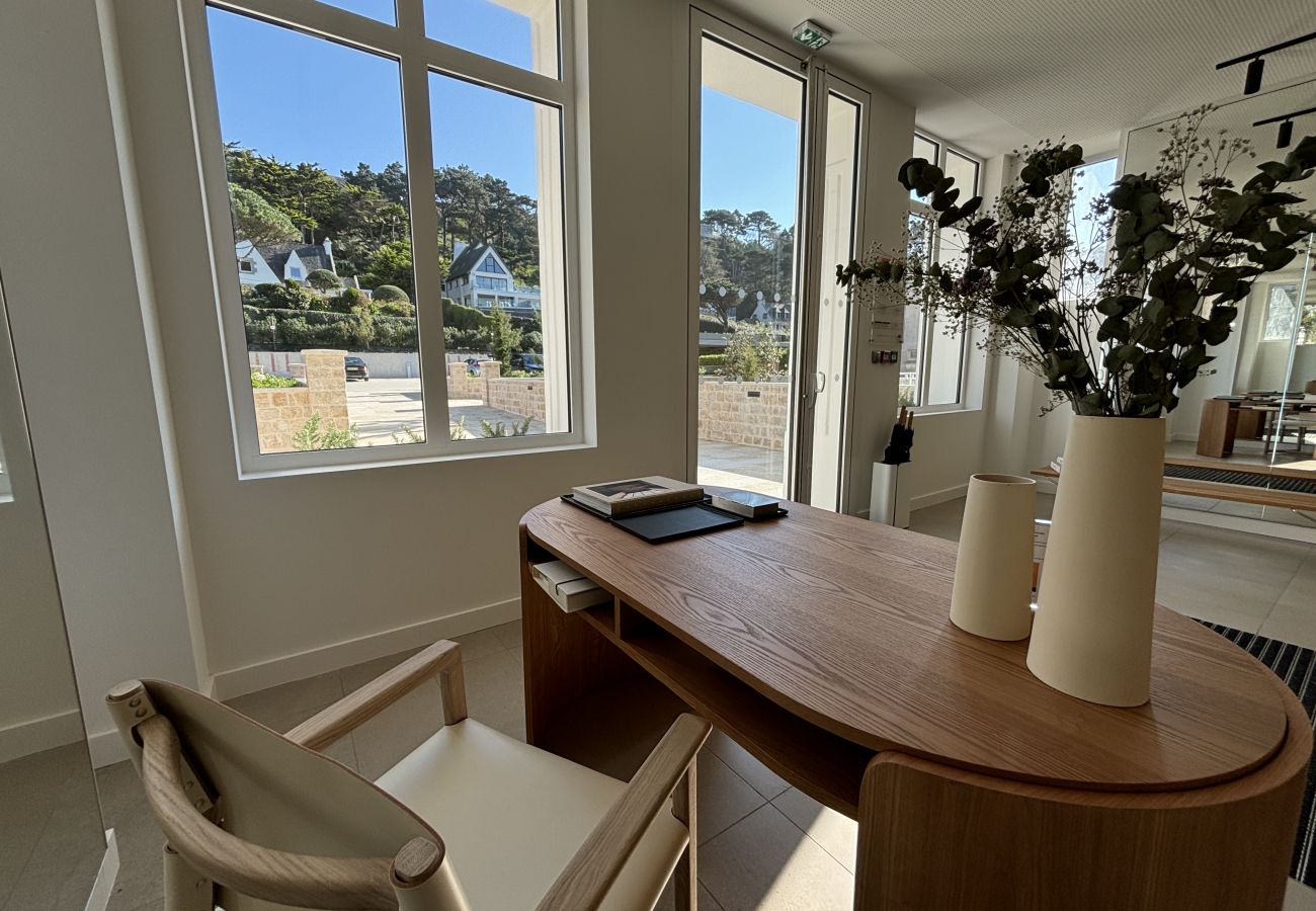 Apartment in Trébeurden - LA ROCHE MIGNONNE T3 · T3 Beach access and indoor