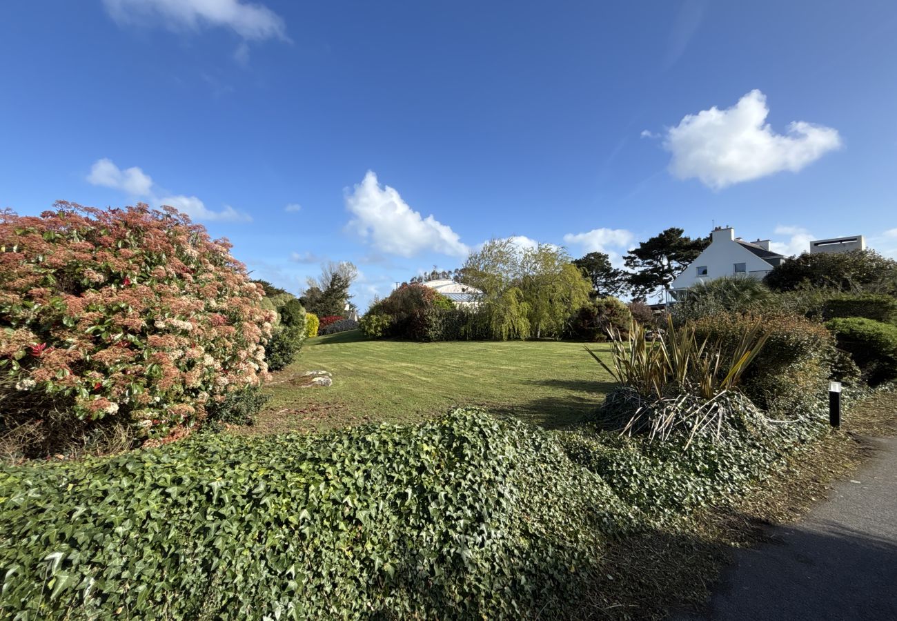 Villa à Trébeurden - le jardin face à la mer