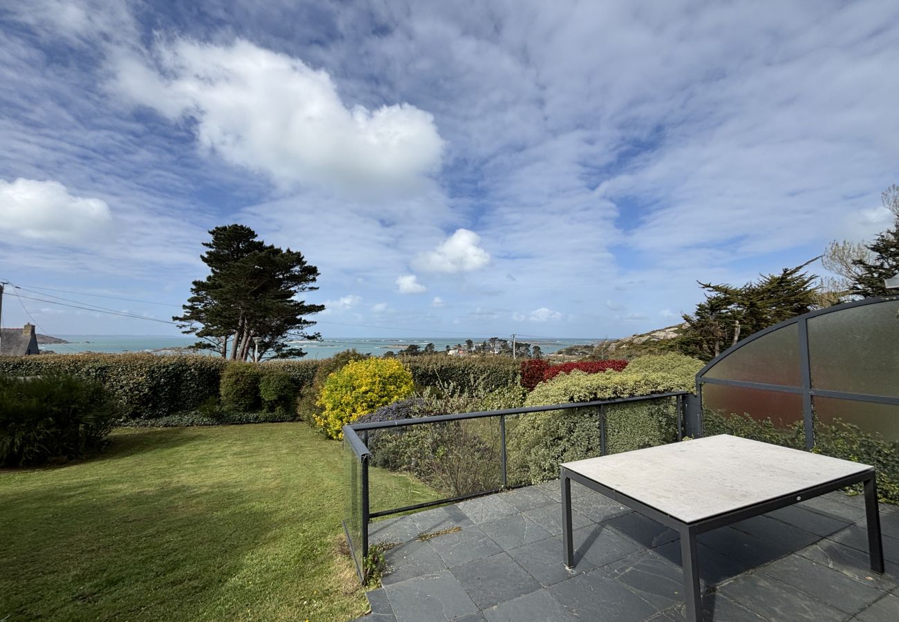 Villa à Trébeurden - le jardin face à la mer
