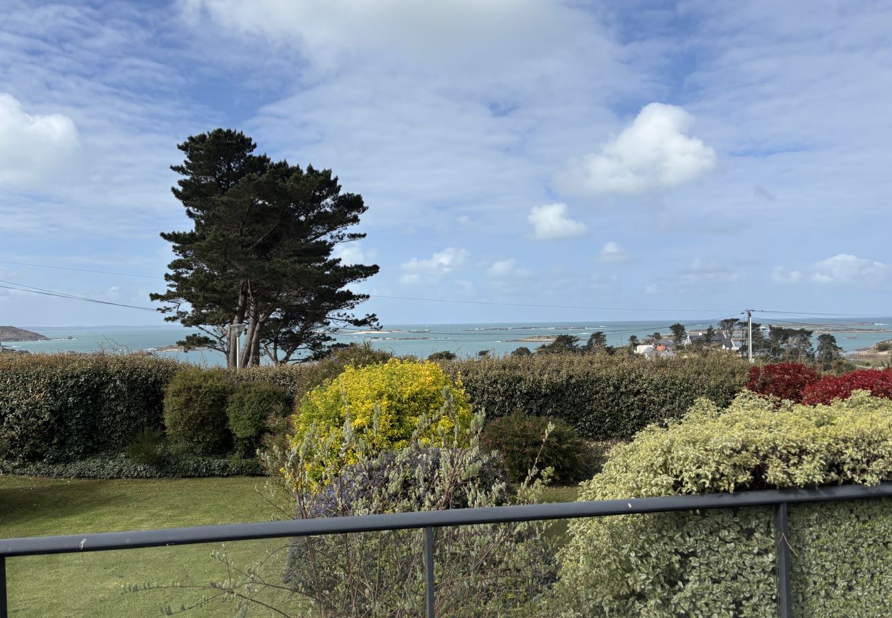 Villa à Trébeurden - le jardin face à la mer